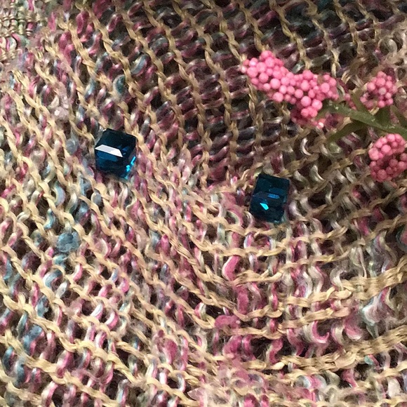 🐈 $6.00 Special Cube Post Earrings - Picture 1 of 11